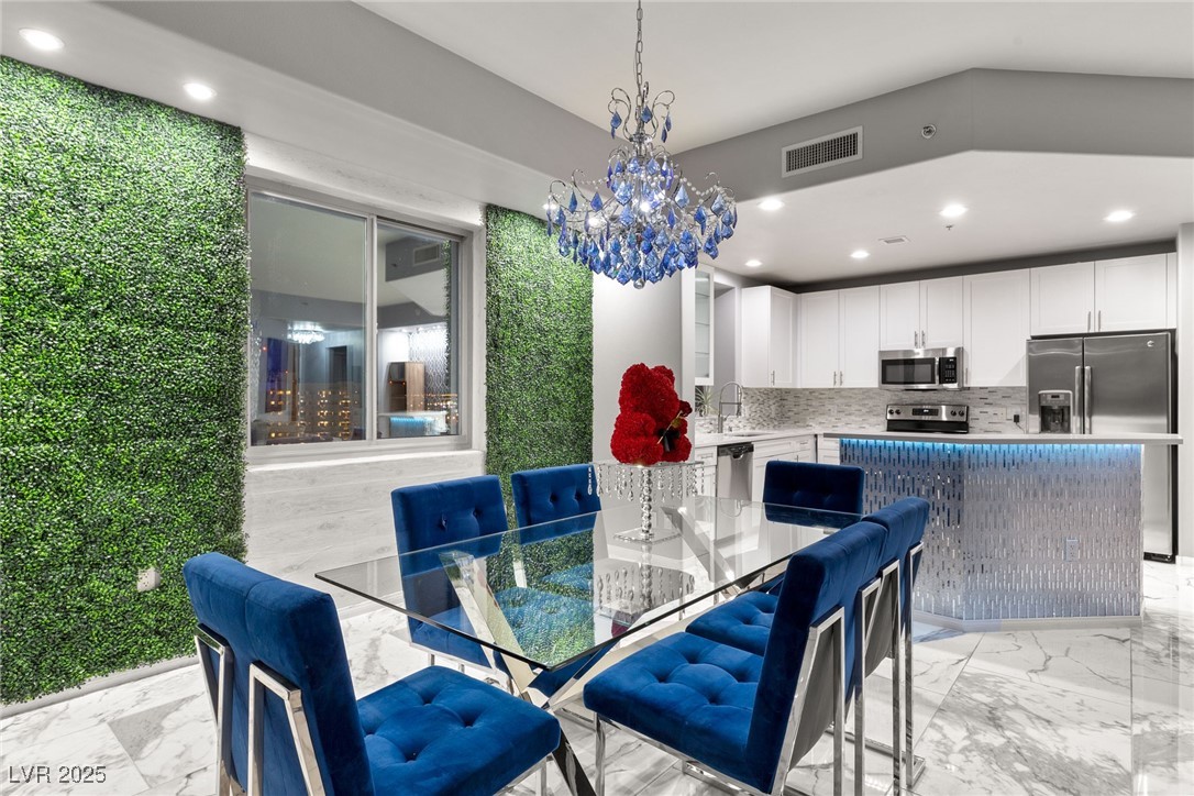 8255 South Las Vegas Boulevard 913