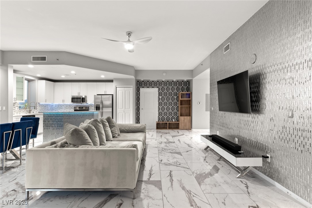 8255 South Las Vegas Boulevard 913