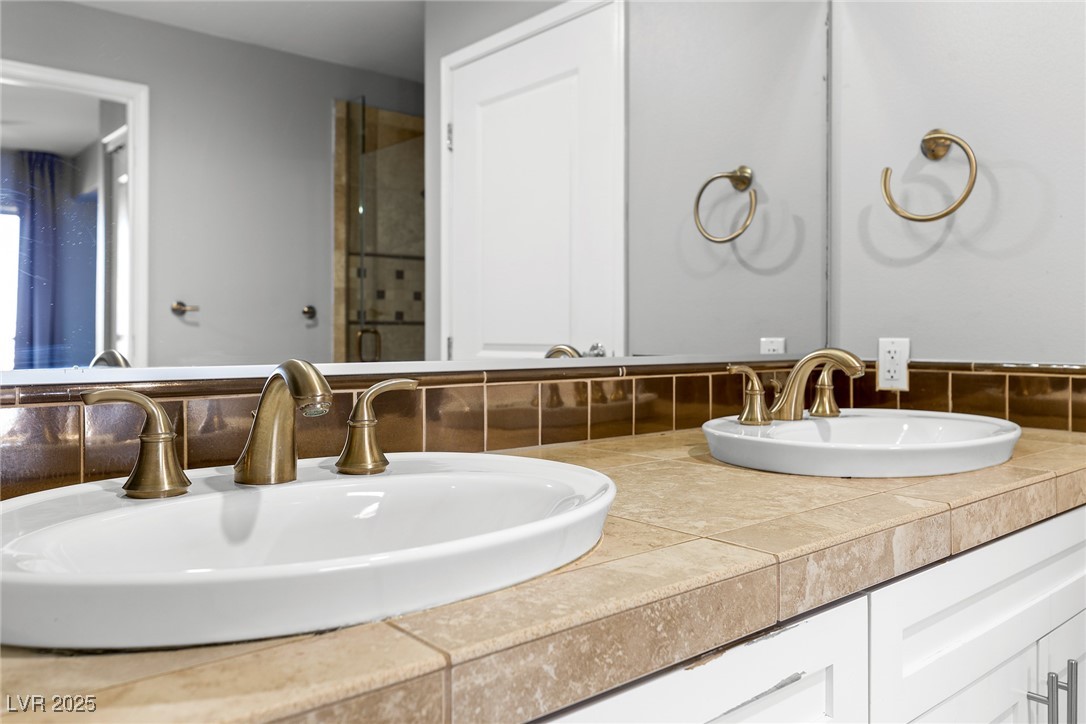 8255 South Las Vegas Boulevard 913