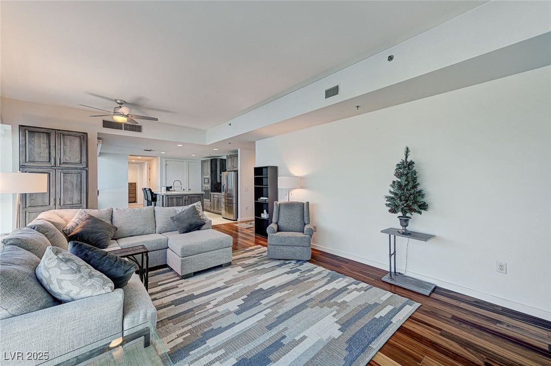 4525 Dean Martin Drive 1208