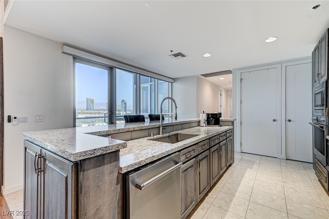 4525 Dean Martin Drive 1208