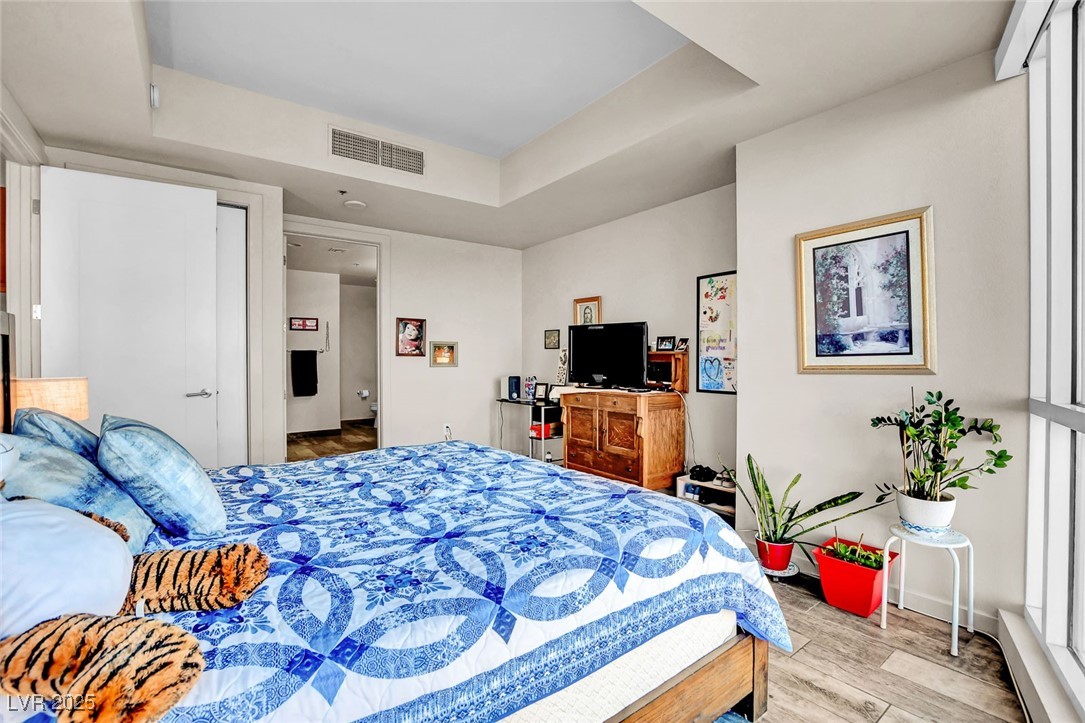 4575 Dean Martin Drive 711