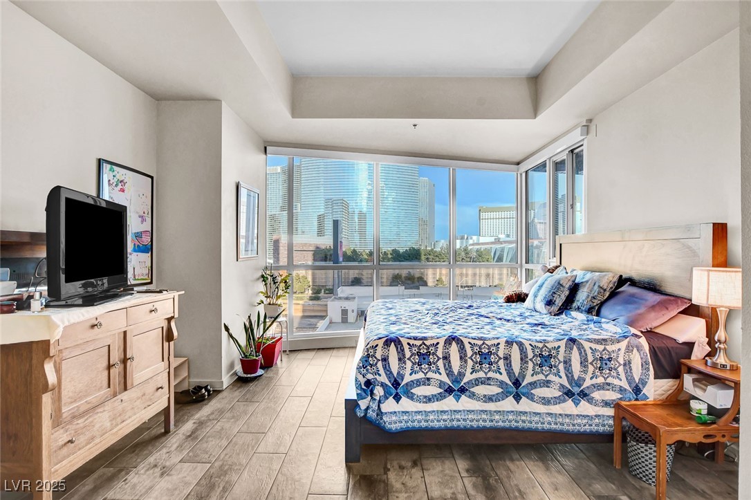 4575 Dean Martin Drive 711