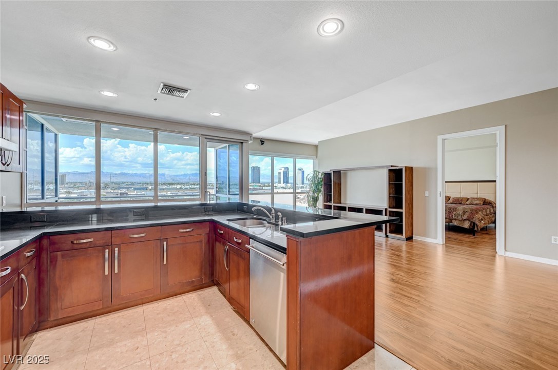 4575 Dean Martin Drive 806