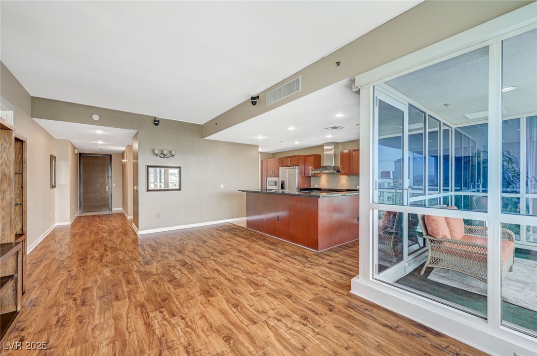 4575 Dean Martin Drive 806