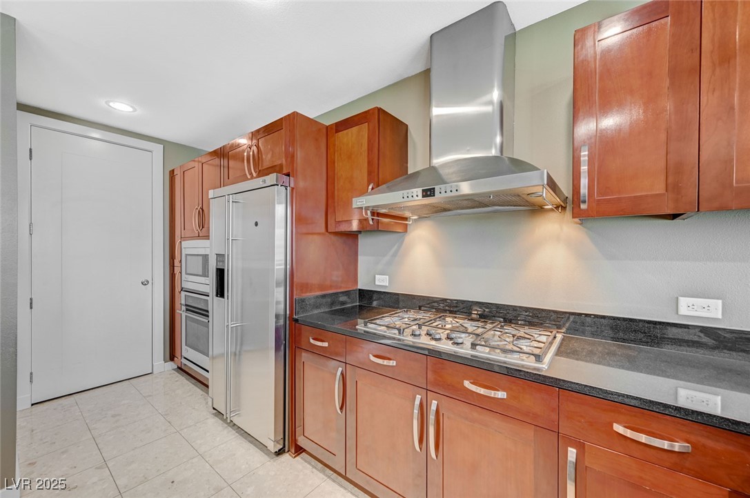 4575 Dean Martin Drive 806