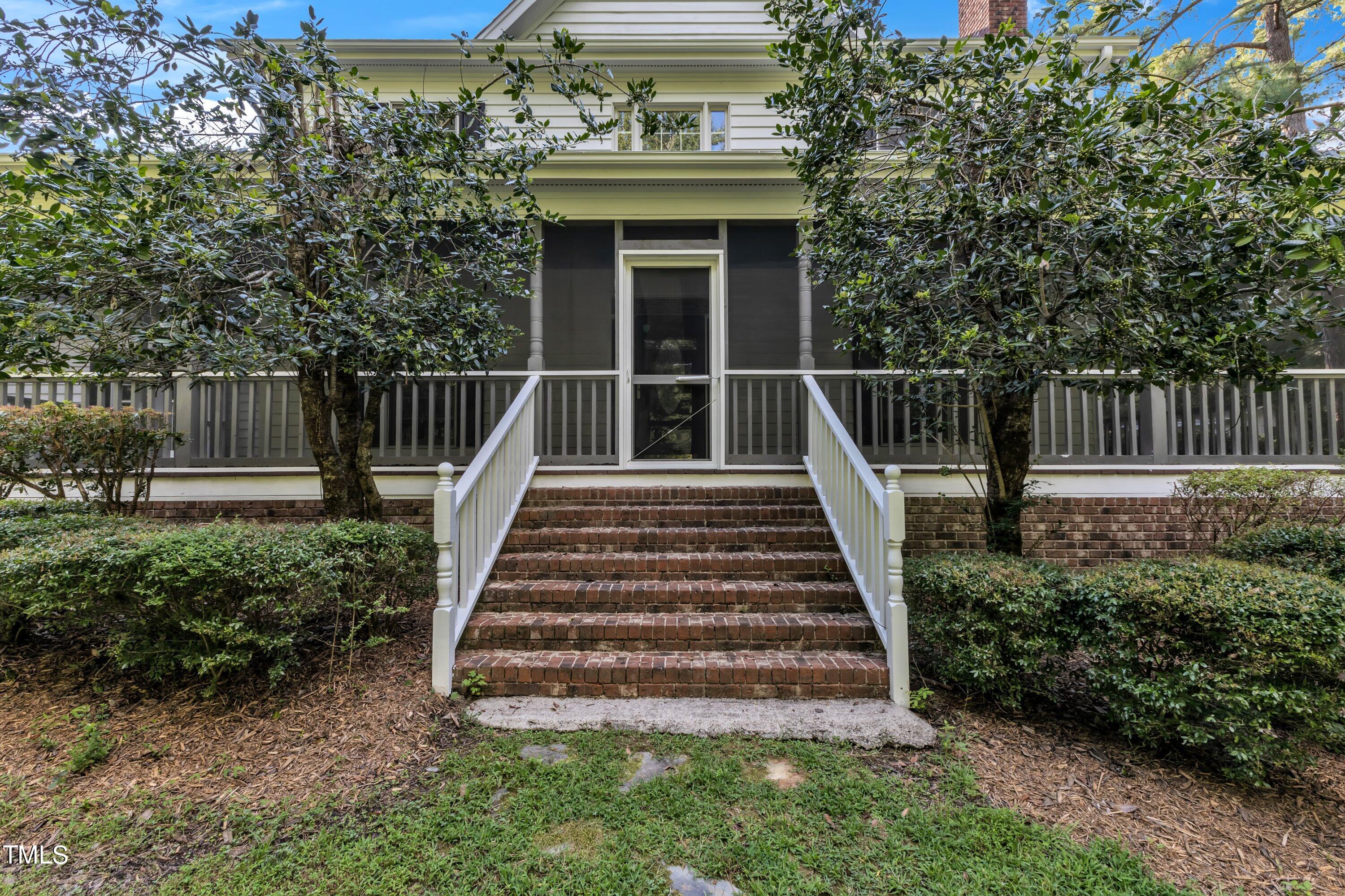 2055 Fernwood Way