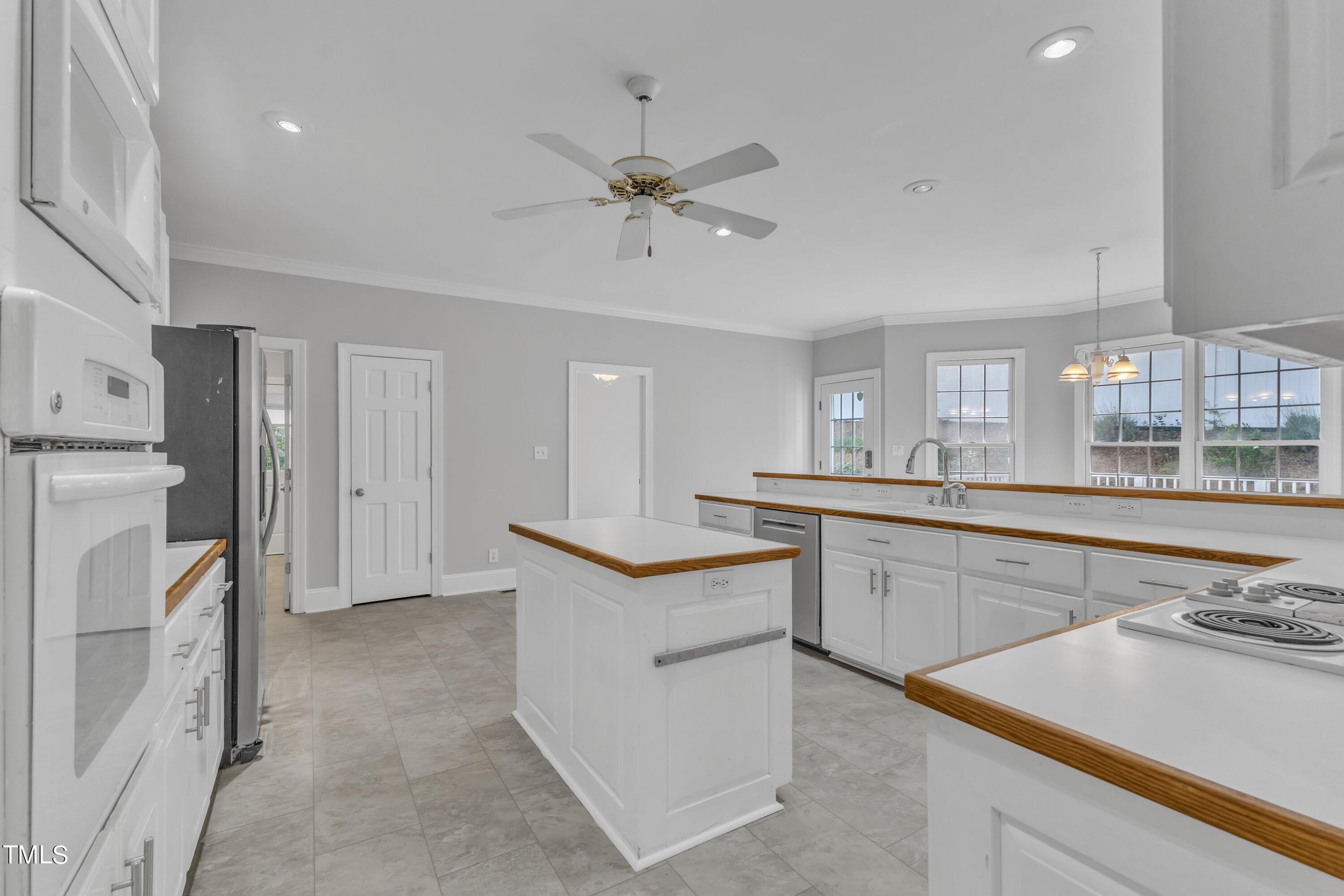 2055 Fernwood Way