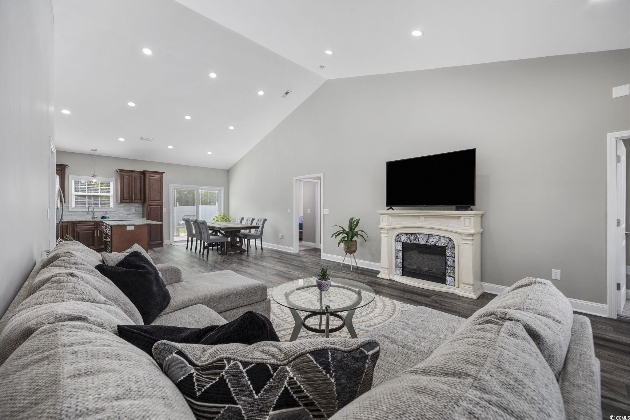 162 Silver Peak Dr.