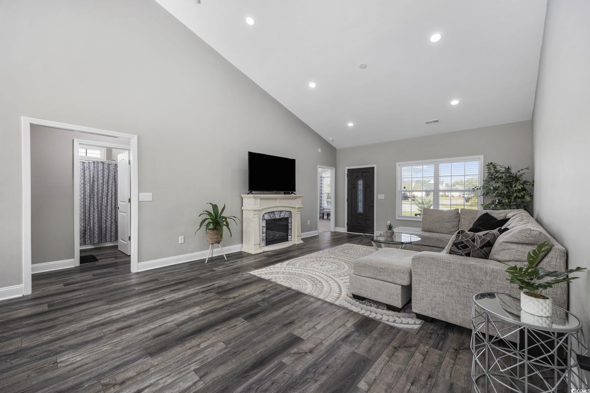162 Silver Peak Dr.
