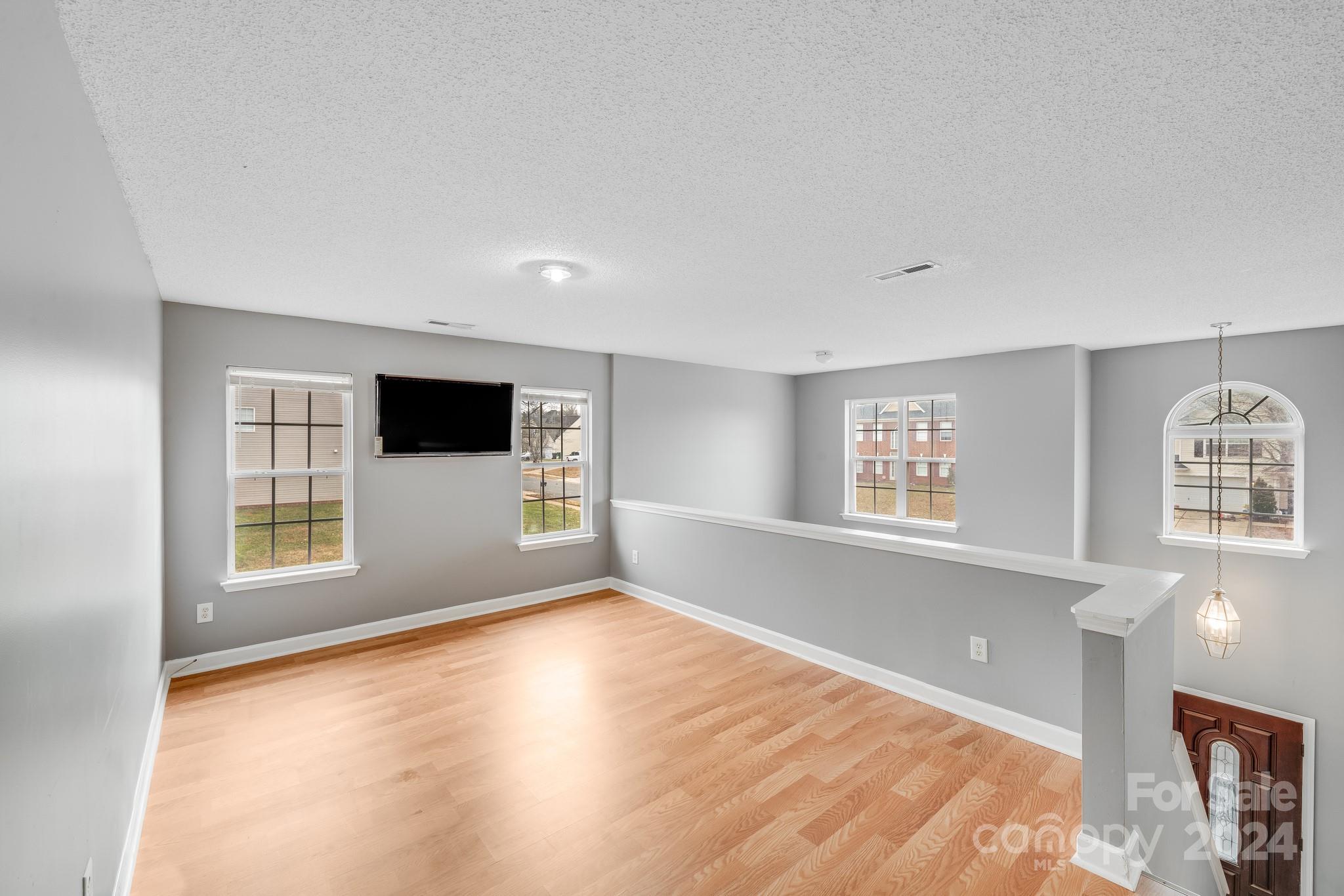 7633 Shiny Meadow Lane