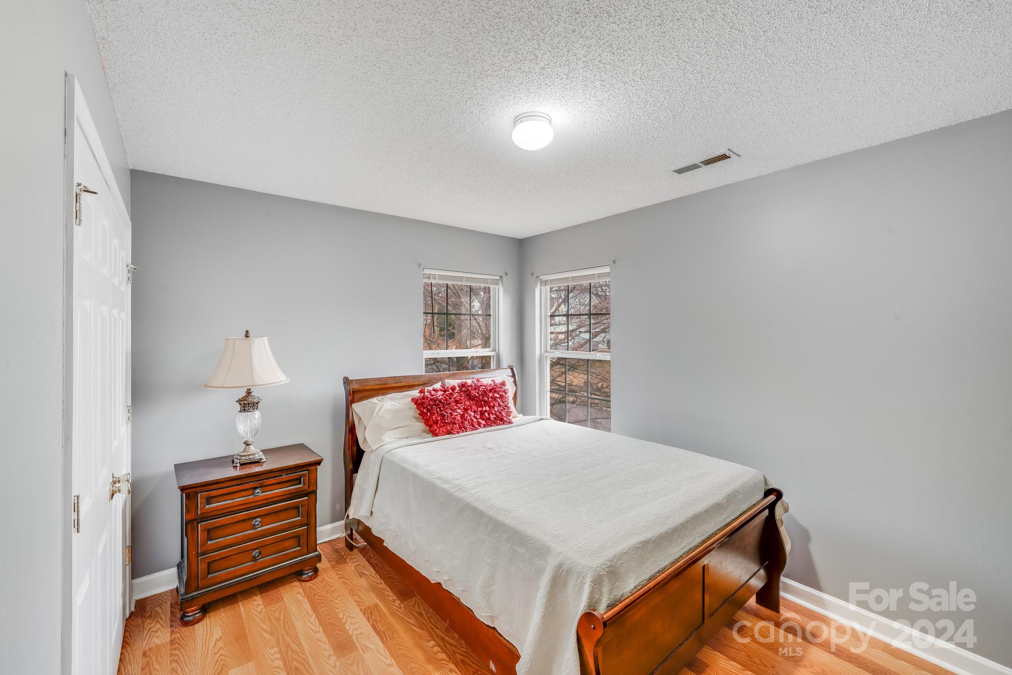 7633 Shiny Meadow Lane