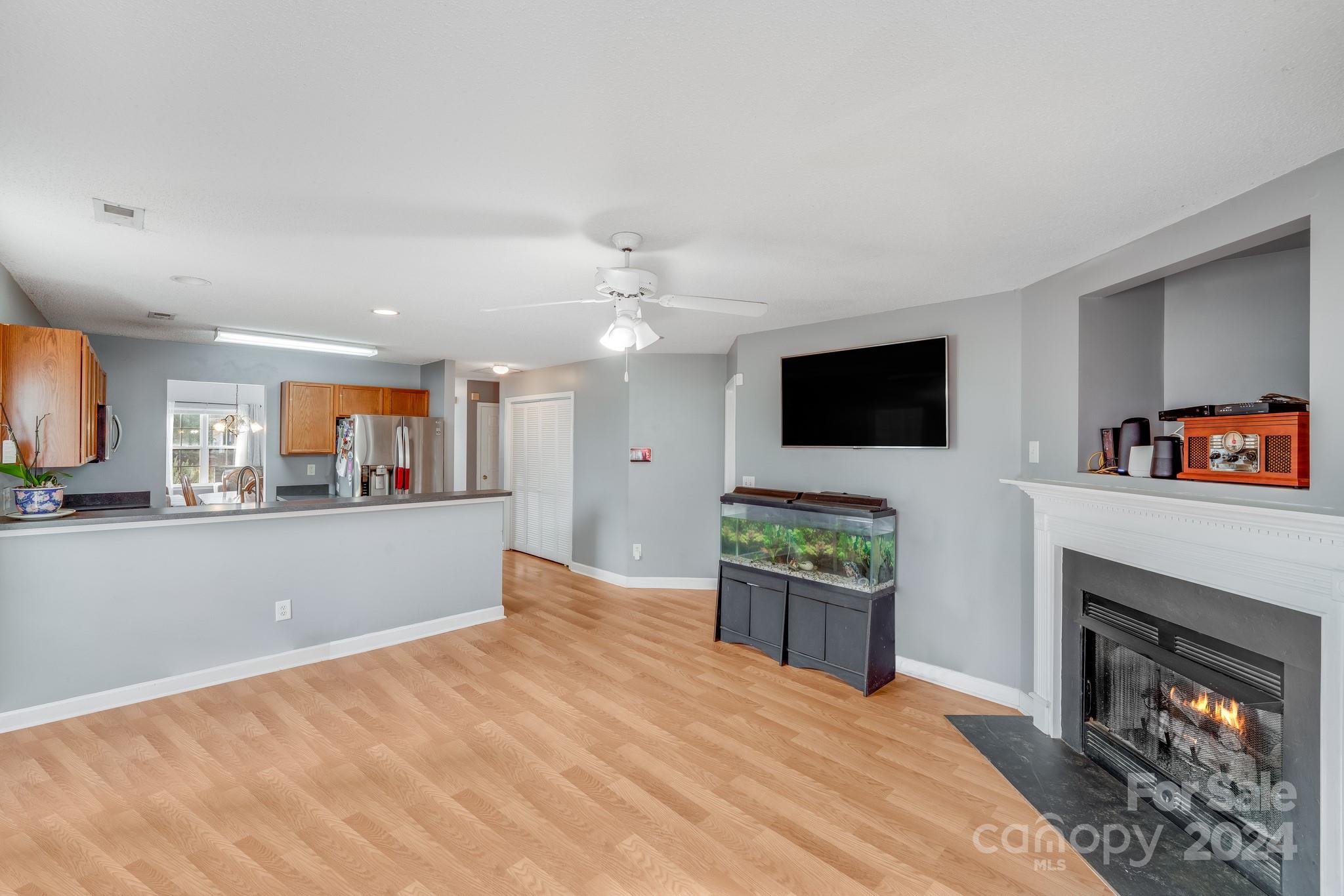 7633 Shiny Meadow Lane