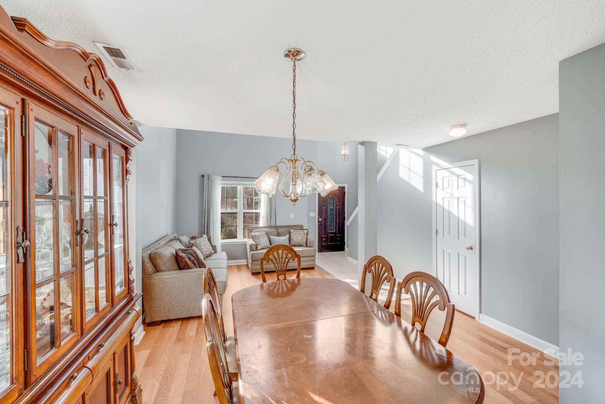 7633 Shiny Meadow Lane