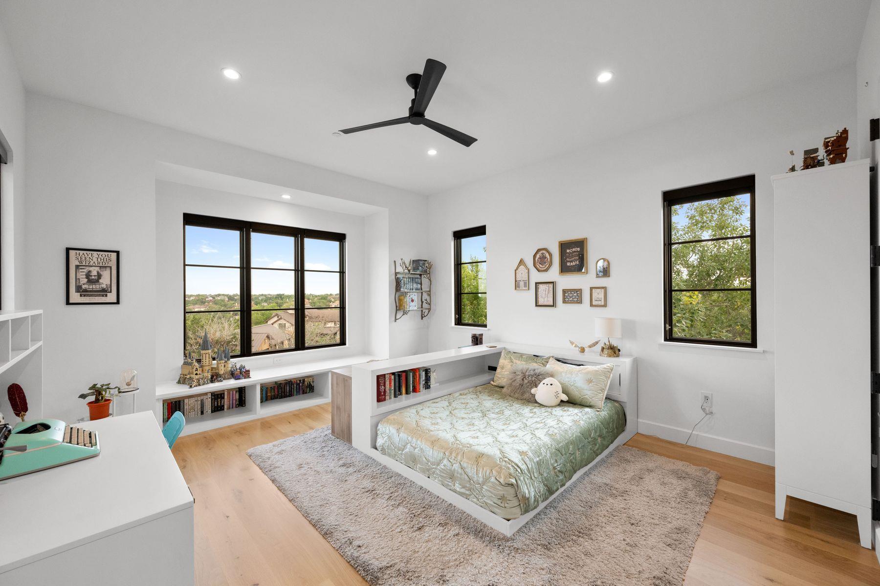 10208 Milky WAY