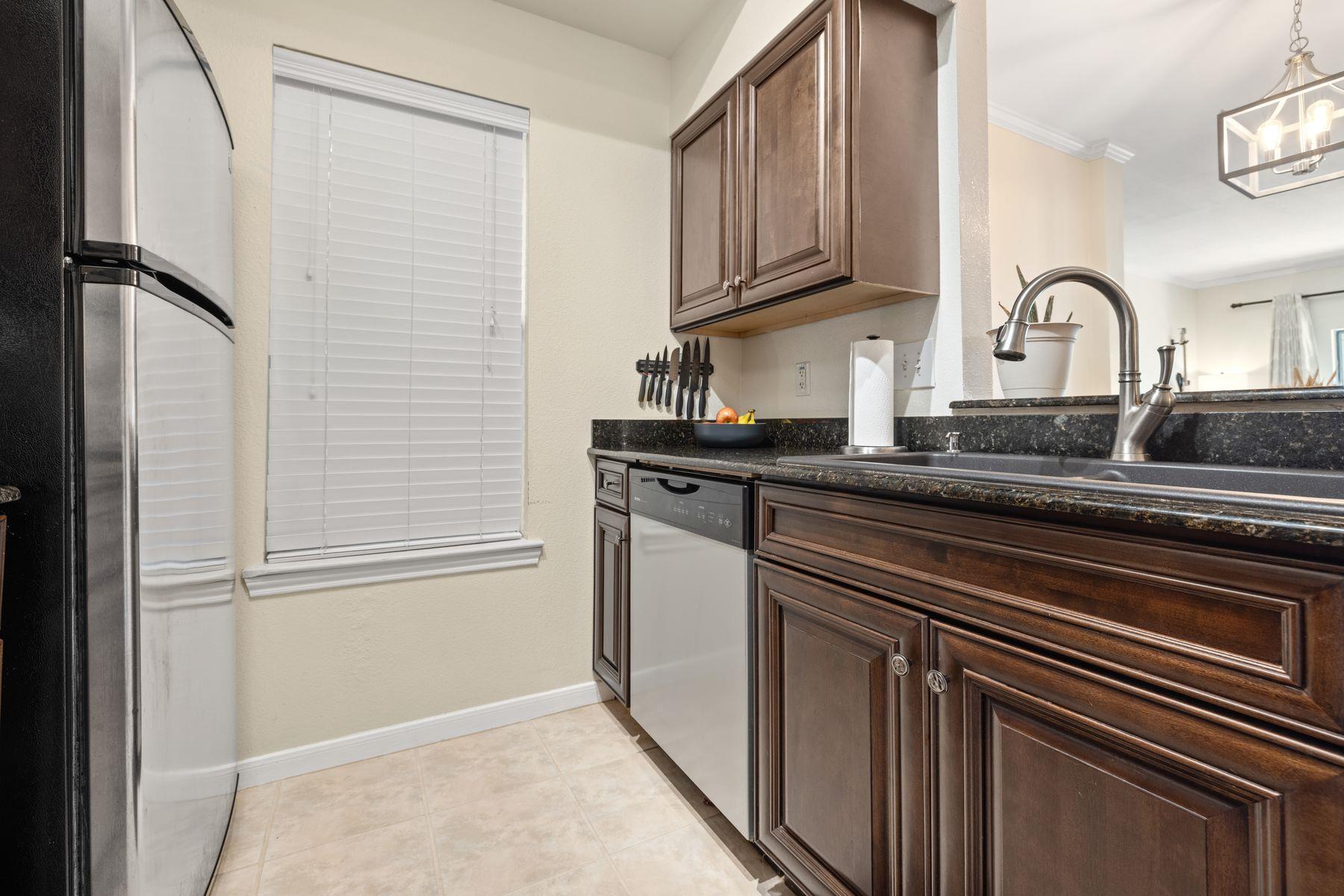 6000 Shepherd Mountain CV # 302