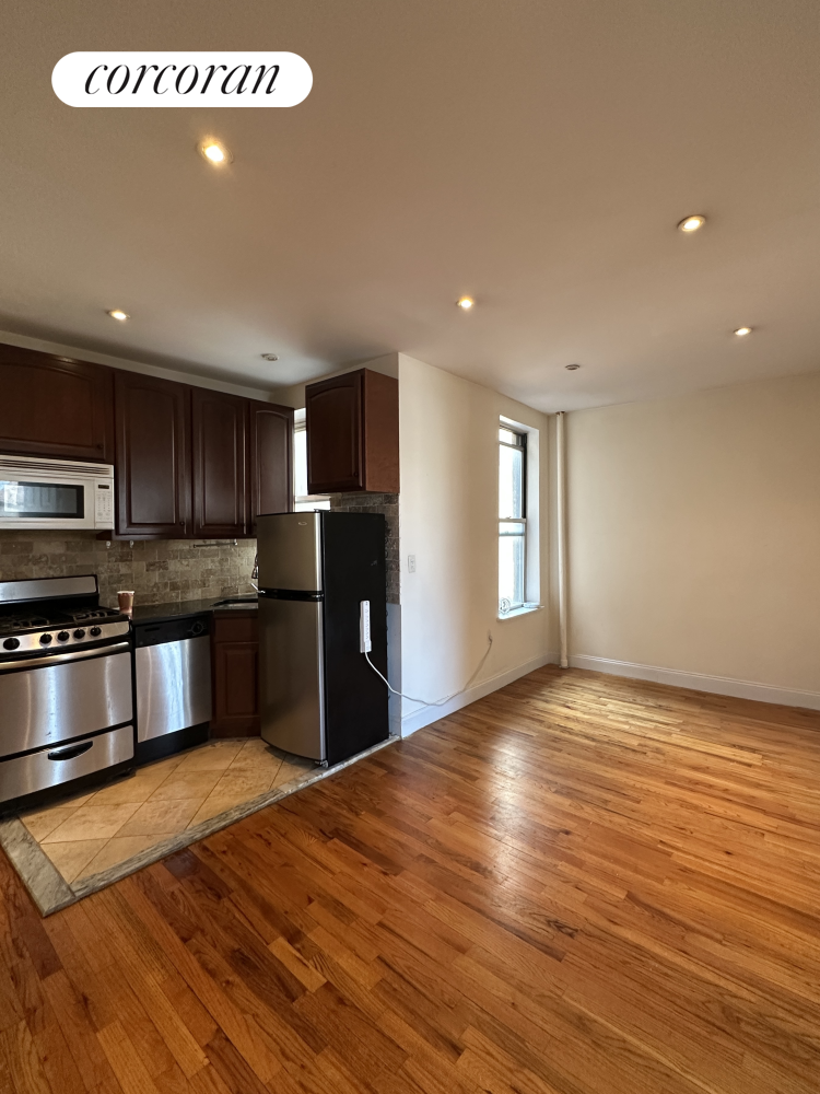 114 E 1ST Street 23