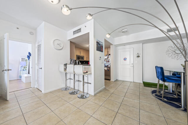 511 SE 5 Avenue 1722