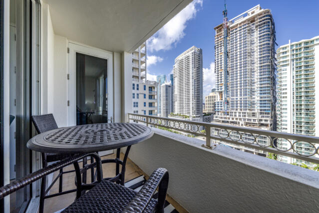 511 SE 5 Avenue 1722