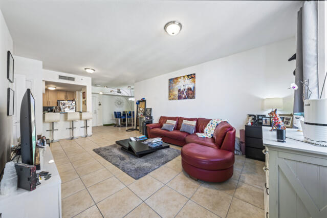 511 SE 5 Avenue 1722