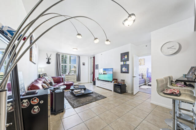 511 SE 5 Avenue 1722