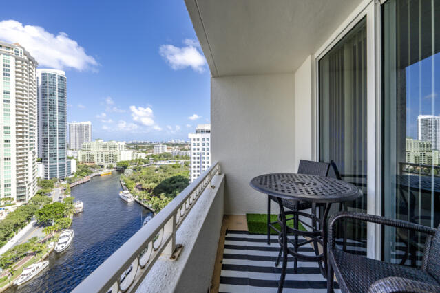 511 SE 5 Avenue 1722