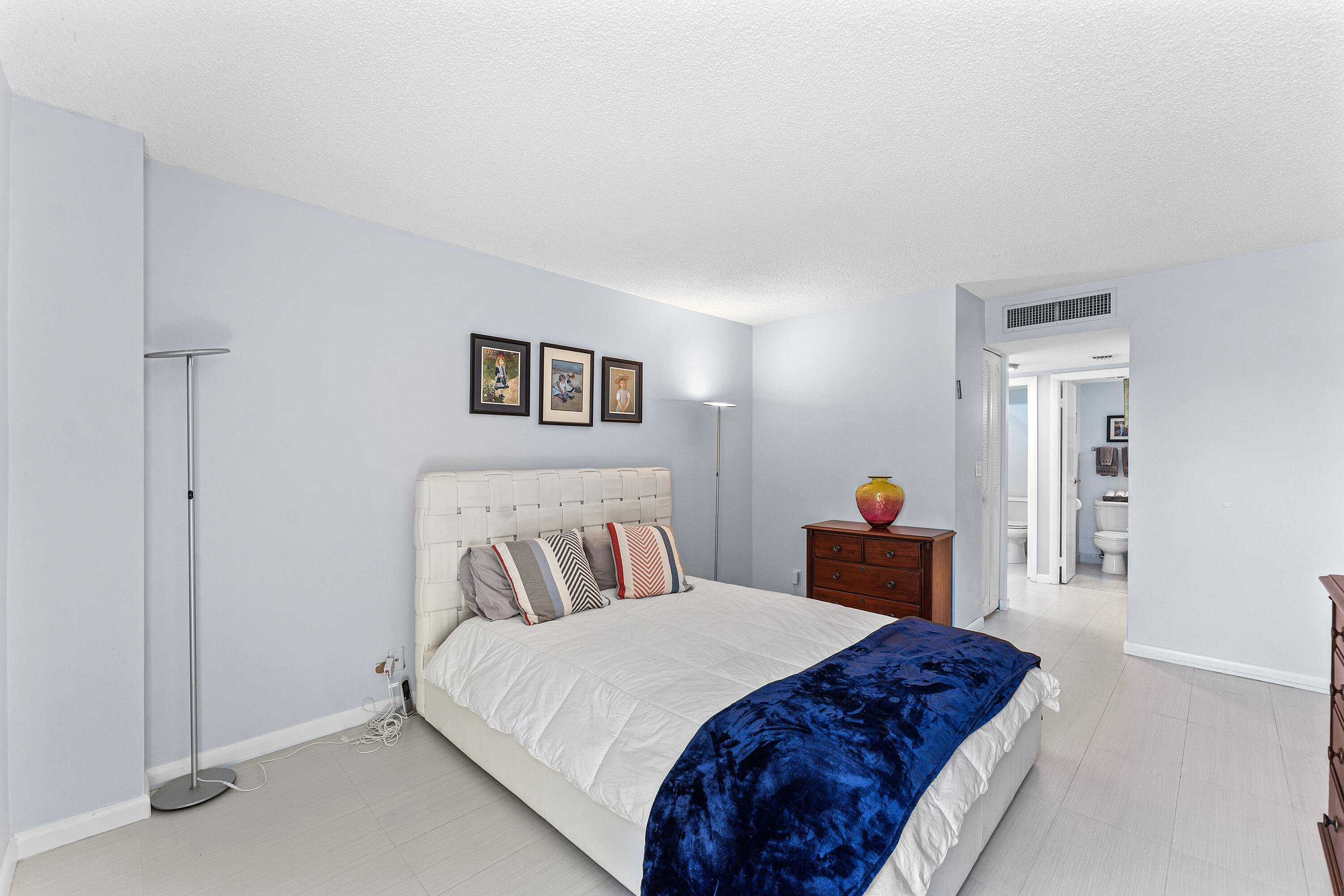 20500 W Country Club Drive 210