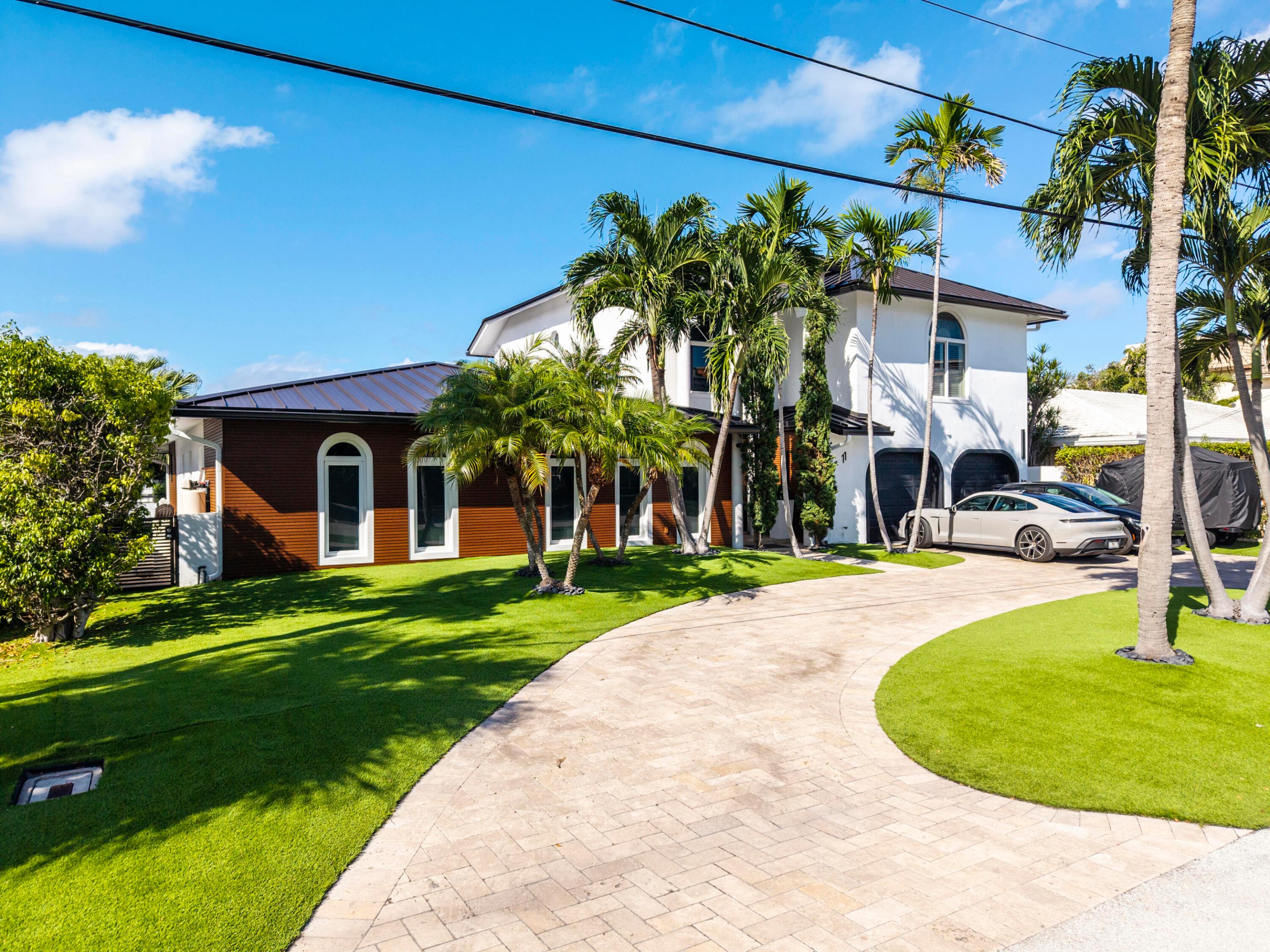 11 Castle Harbor Isle Drive