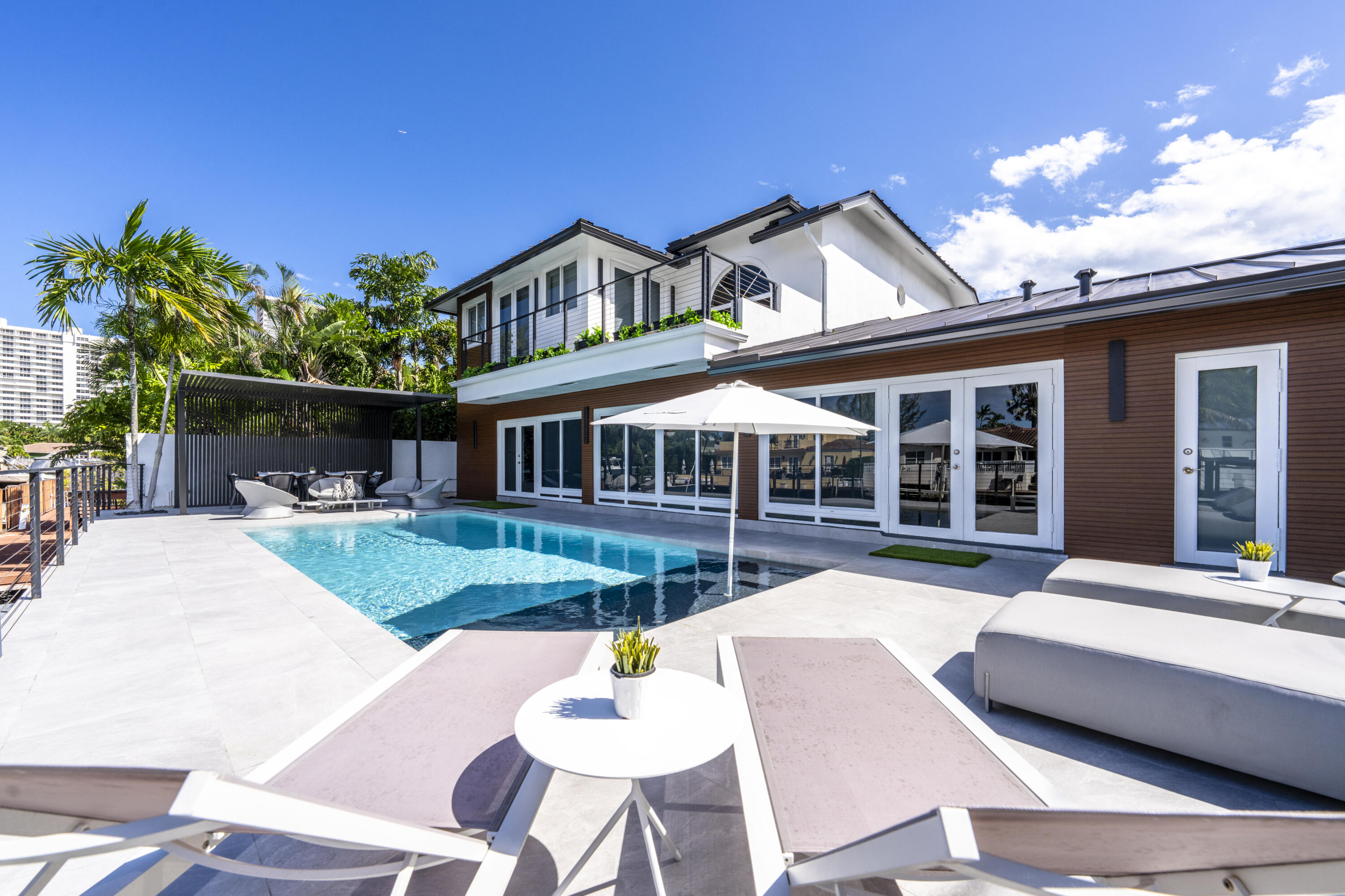 11 Castle Harbor Isle Drive