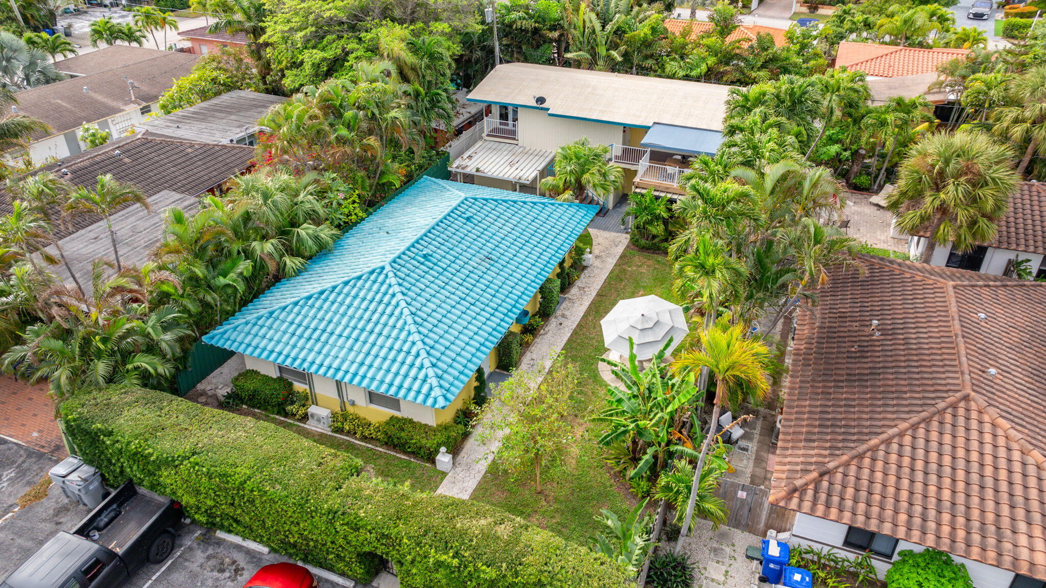 305 HIBISCUS Avenue