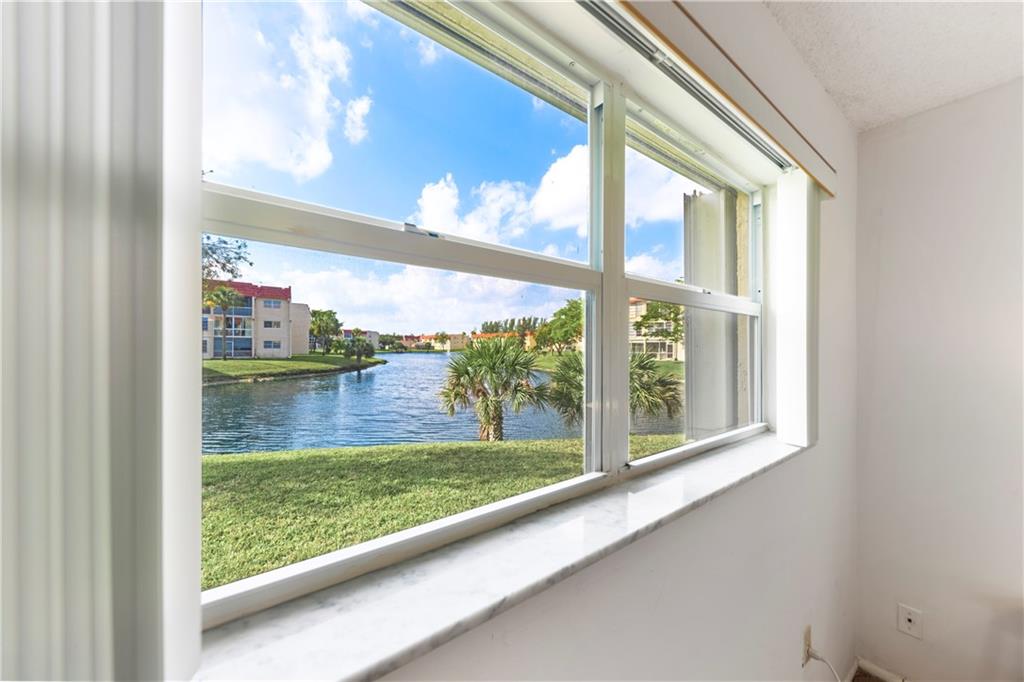 2831 E Sunrise Lakes Dr 106