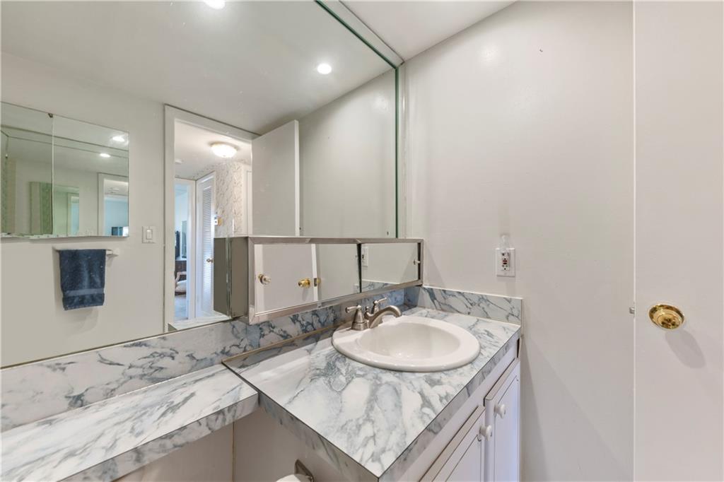 2831 E Sunrise Lakes Dr 106