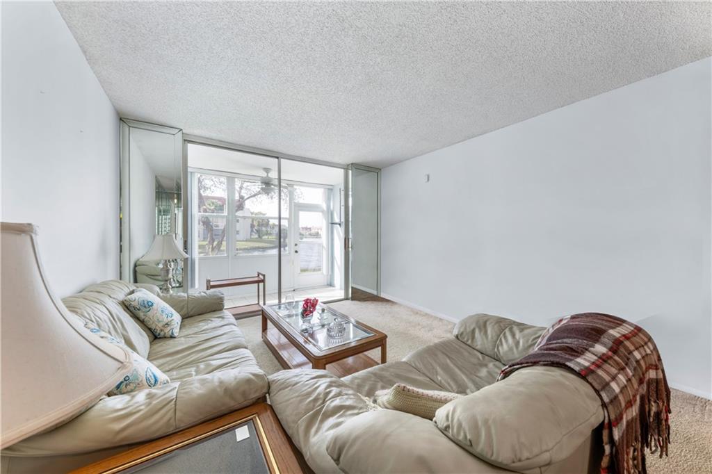 2831 E Sunrise Lakes Dr 106