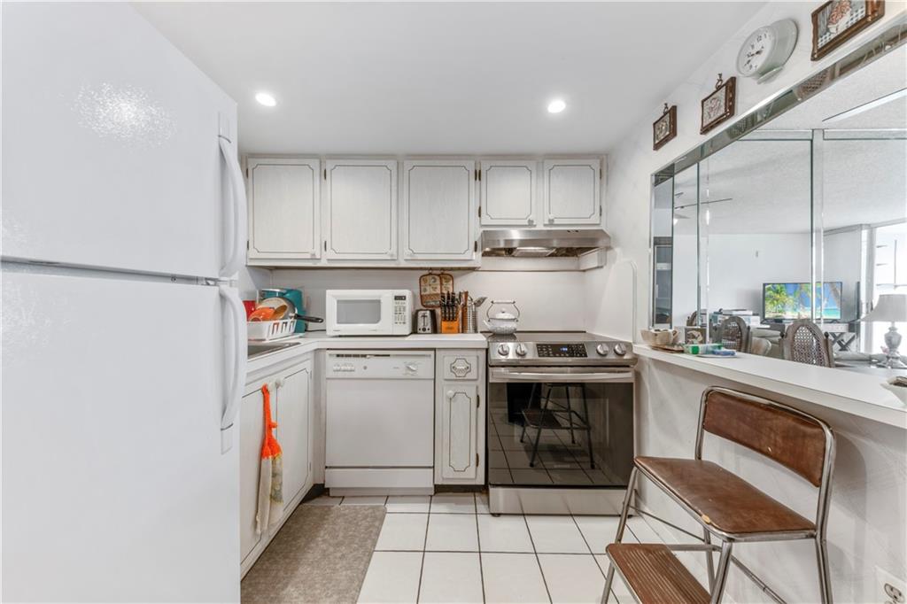 2831 E Sunrise Lakes Dr 106