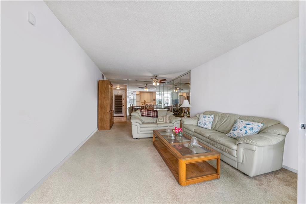 2831 E Sunrise Lakes Dr 106