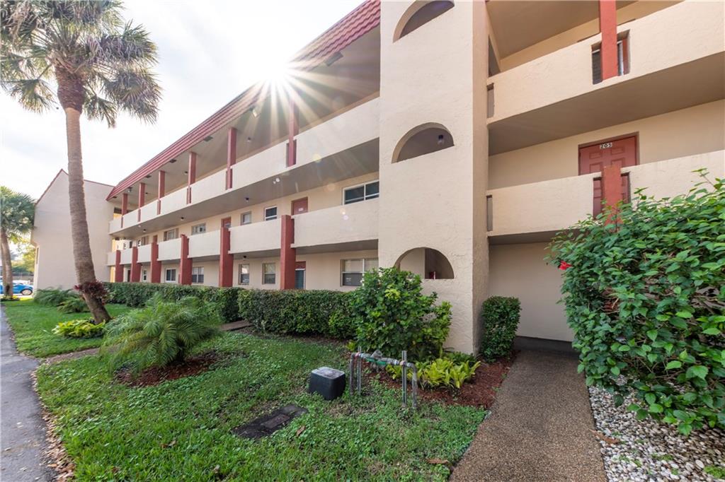 2831 E Sunrise Lakes Dr 106