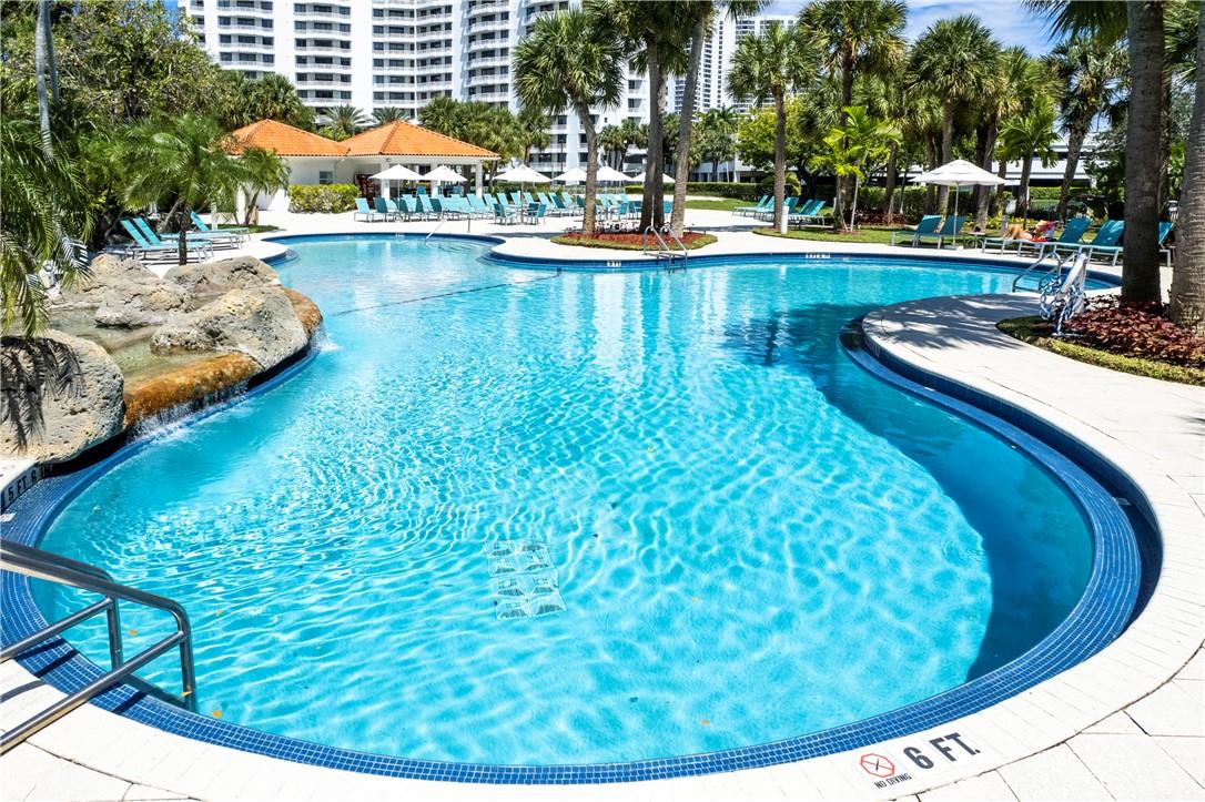 3300 NE 191st St PH6