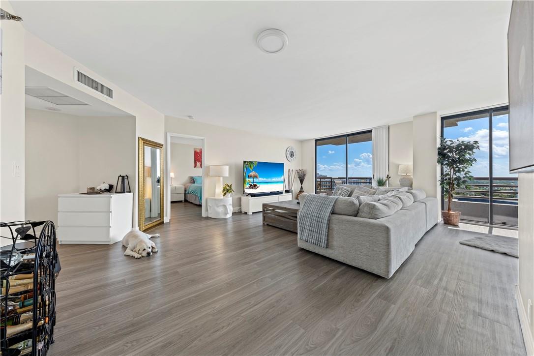 3300 NE 191st St PH6