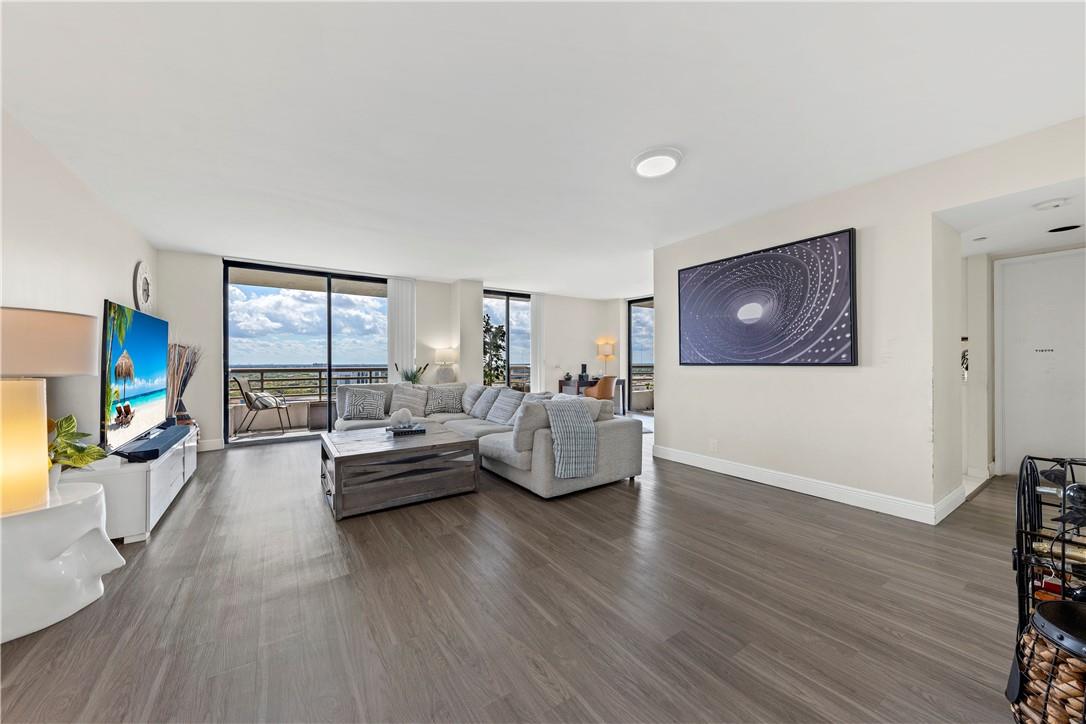 3300 NE 191st St PH6