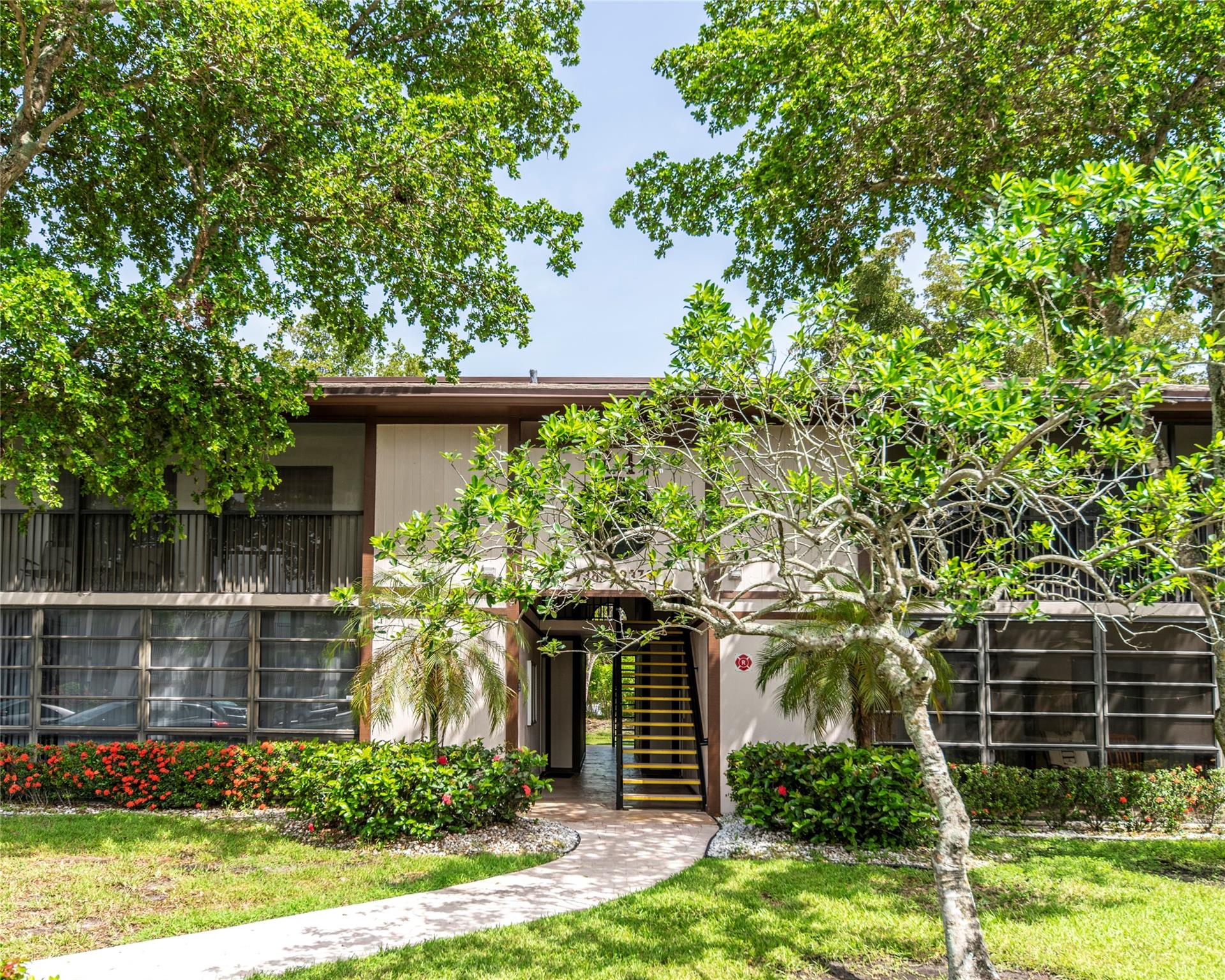 9369 S Belfort Cir 114