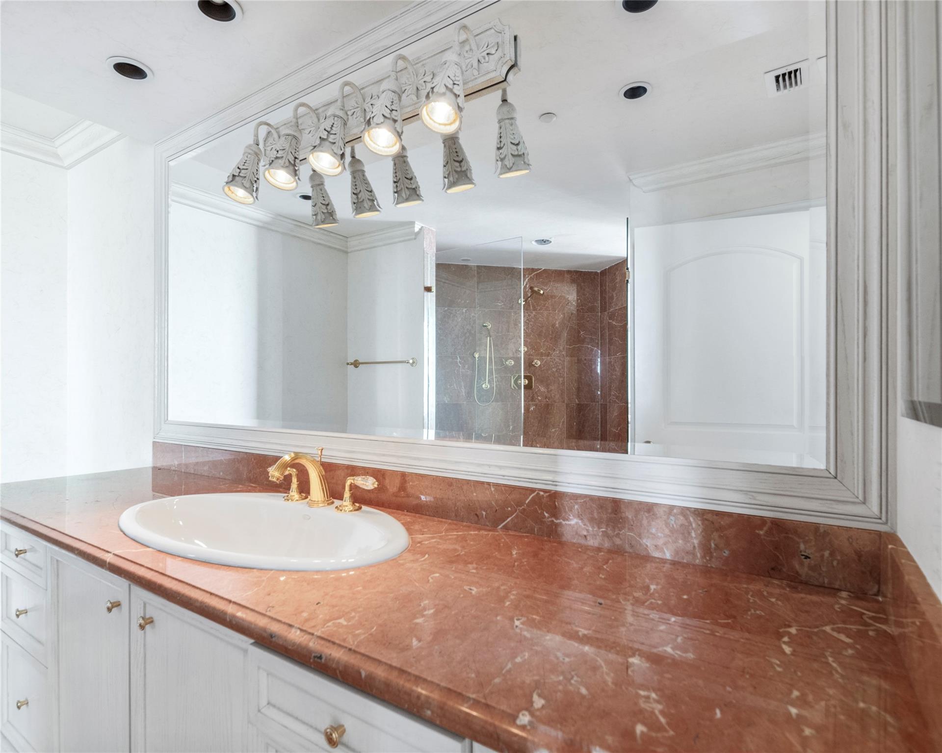 7000 Island Blvd PH-06