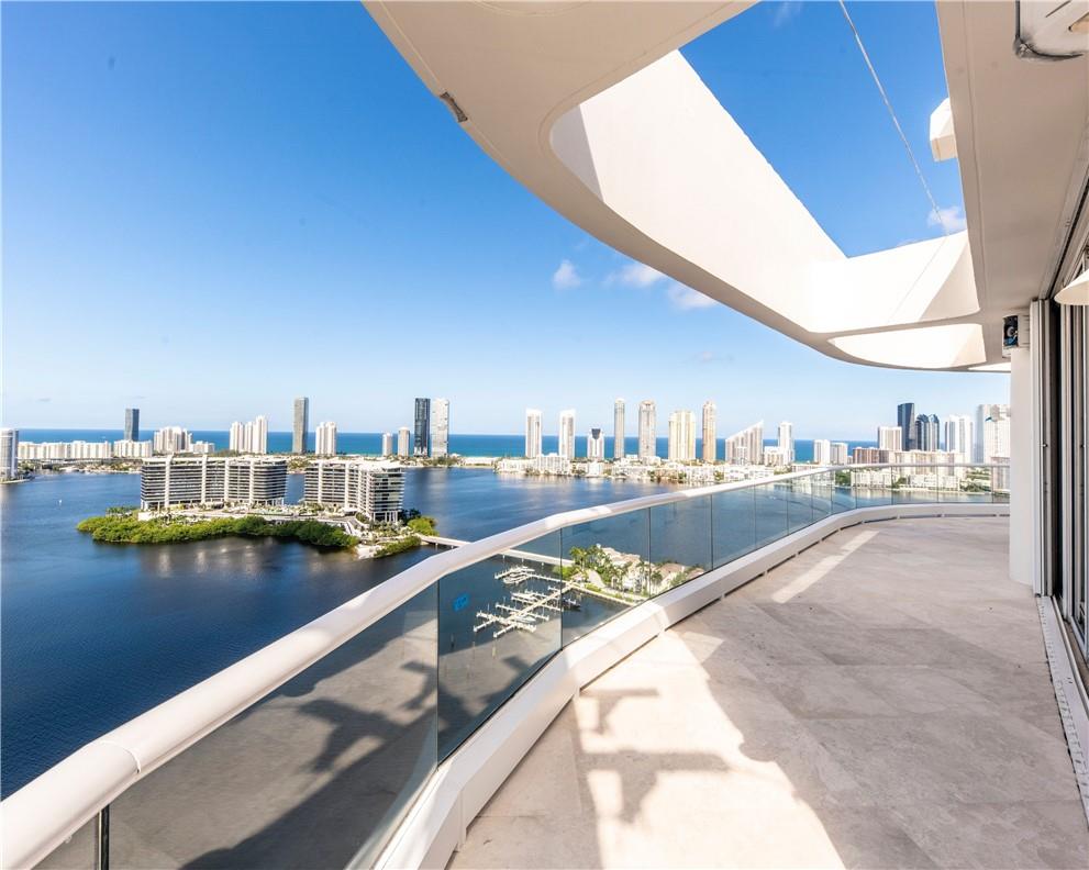 7000 Island Blvd PH-06