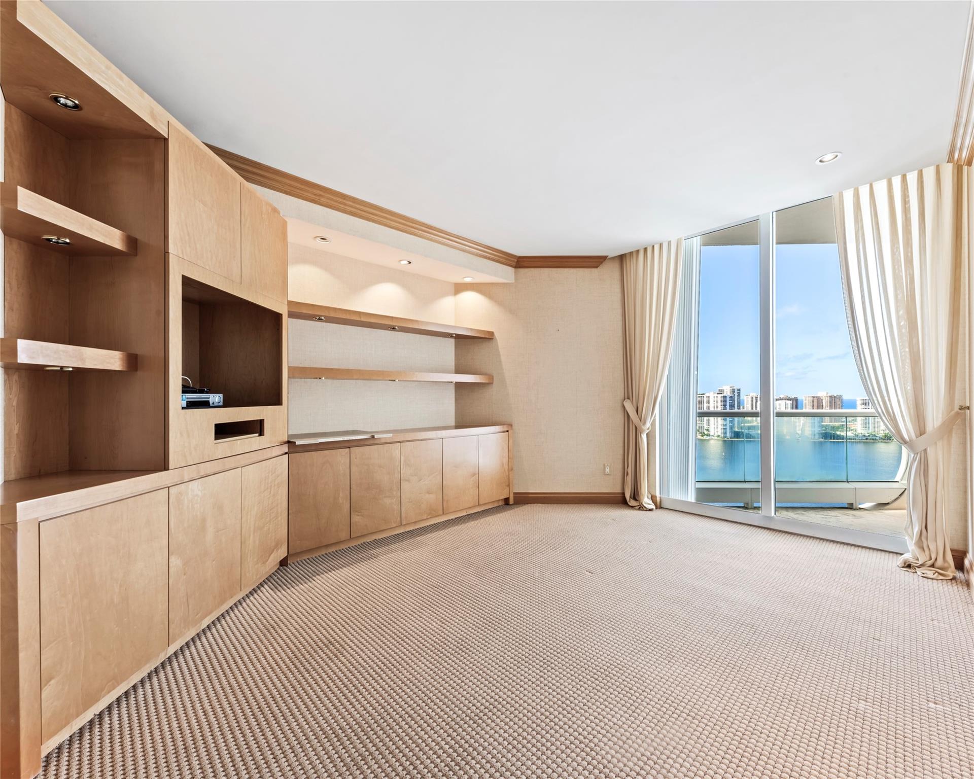 7000 Island Blvd PH-06