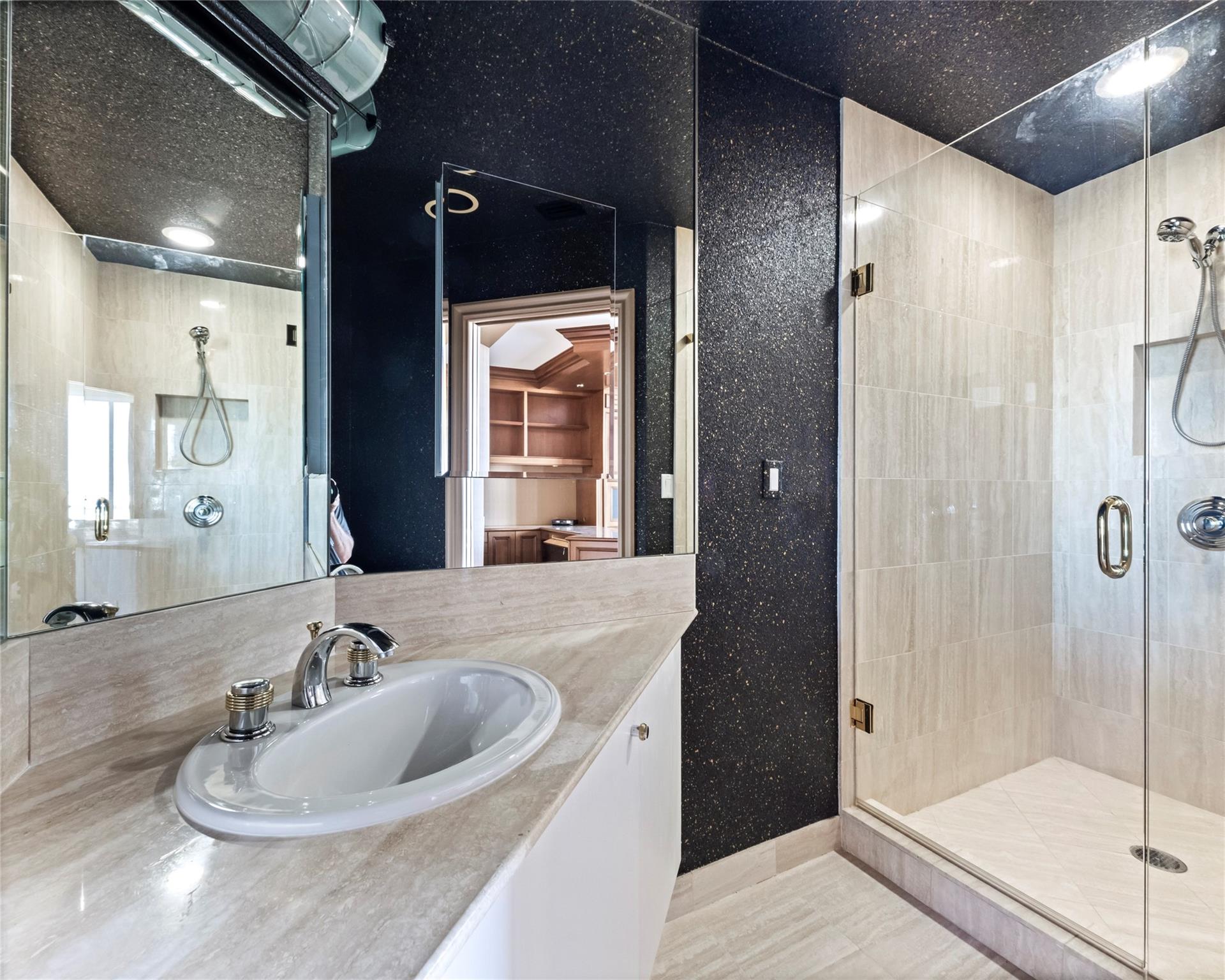 7000 Island Blvd PH-06