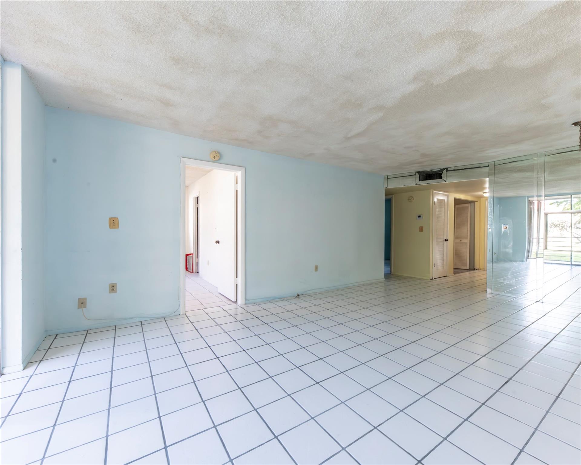 2871 E Sunrise lakes dr 212