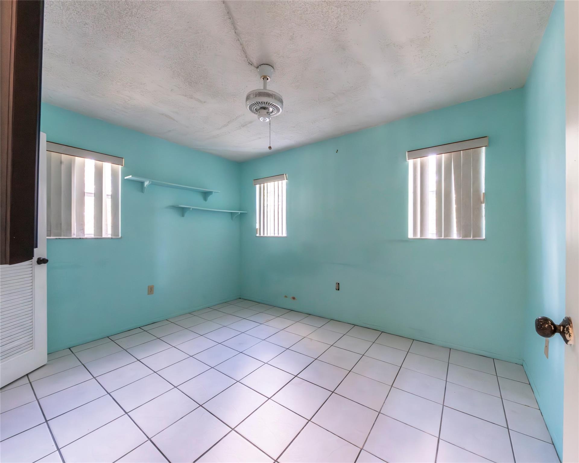 2871 E Sunrise lakes dr 212