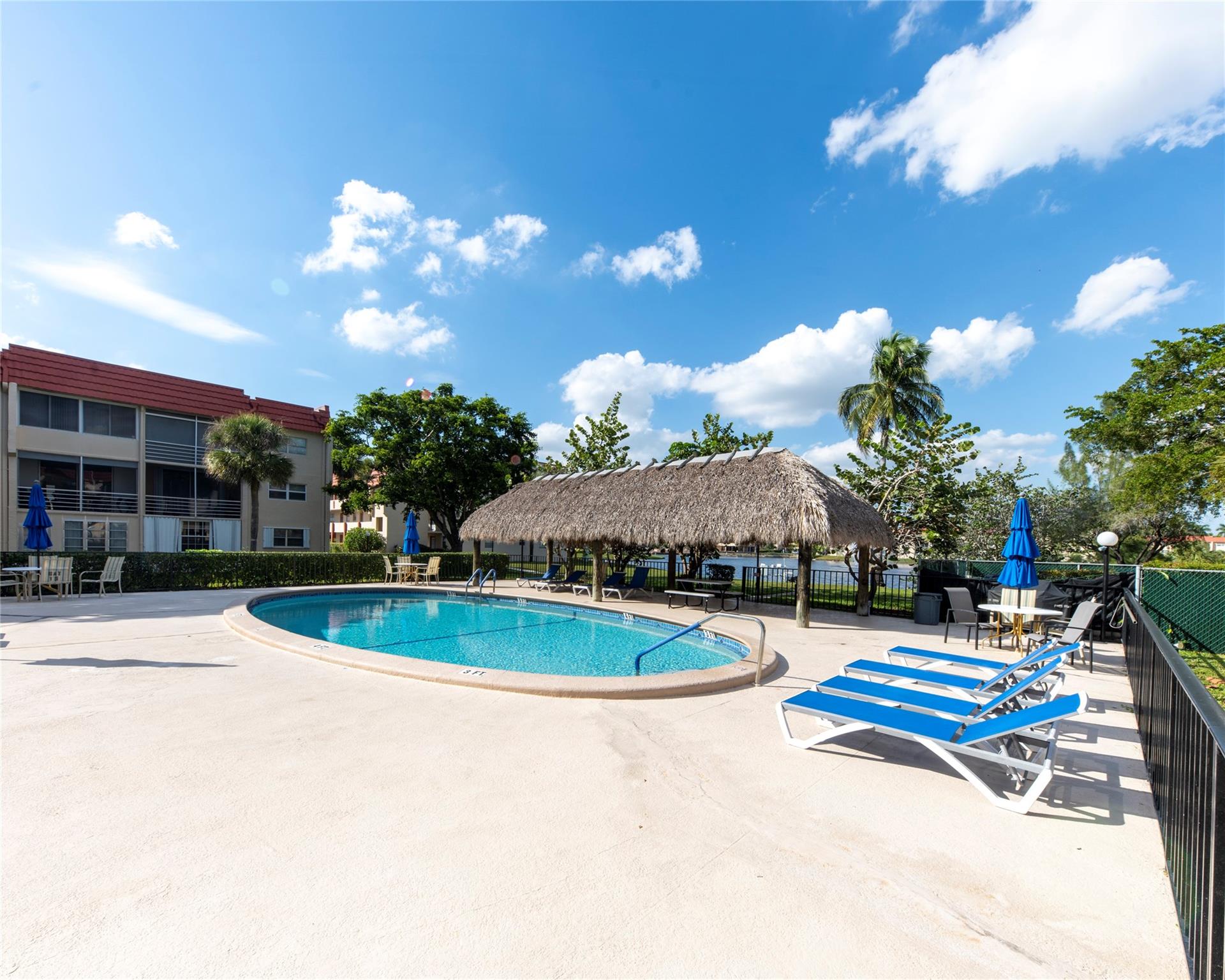 2871 E Sunrise lakes dr 212