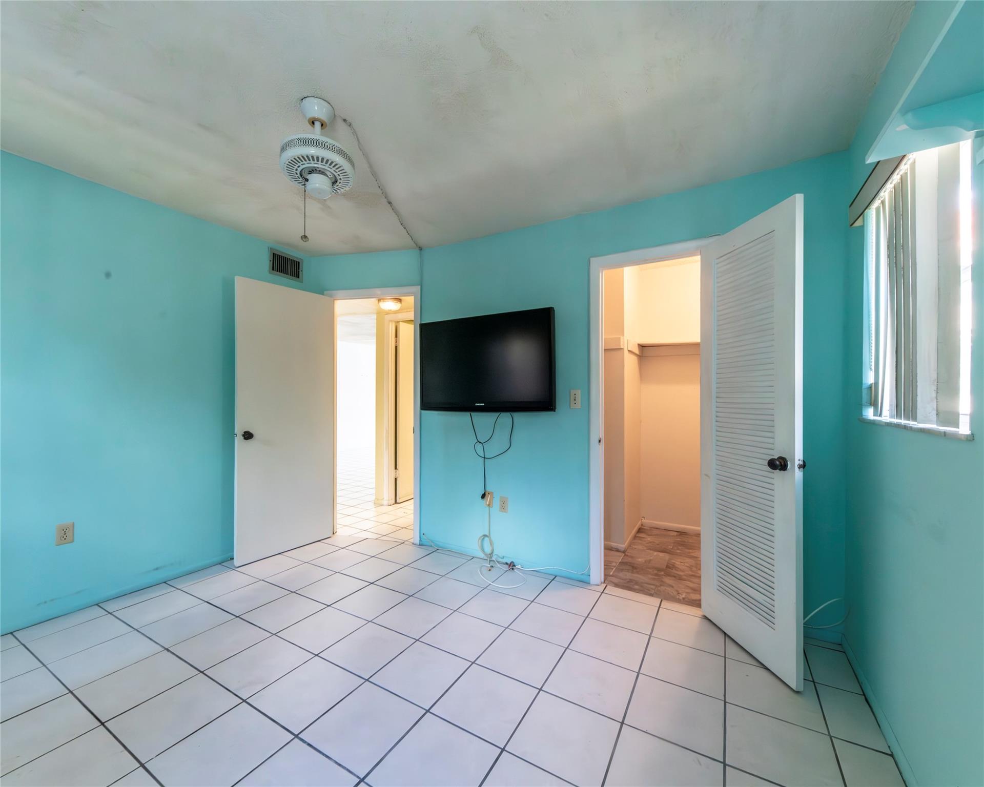 2871 E Sunrise lakes dr 212