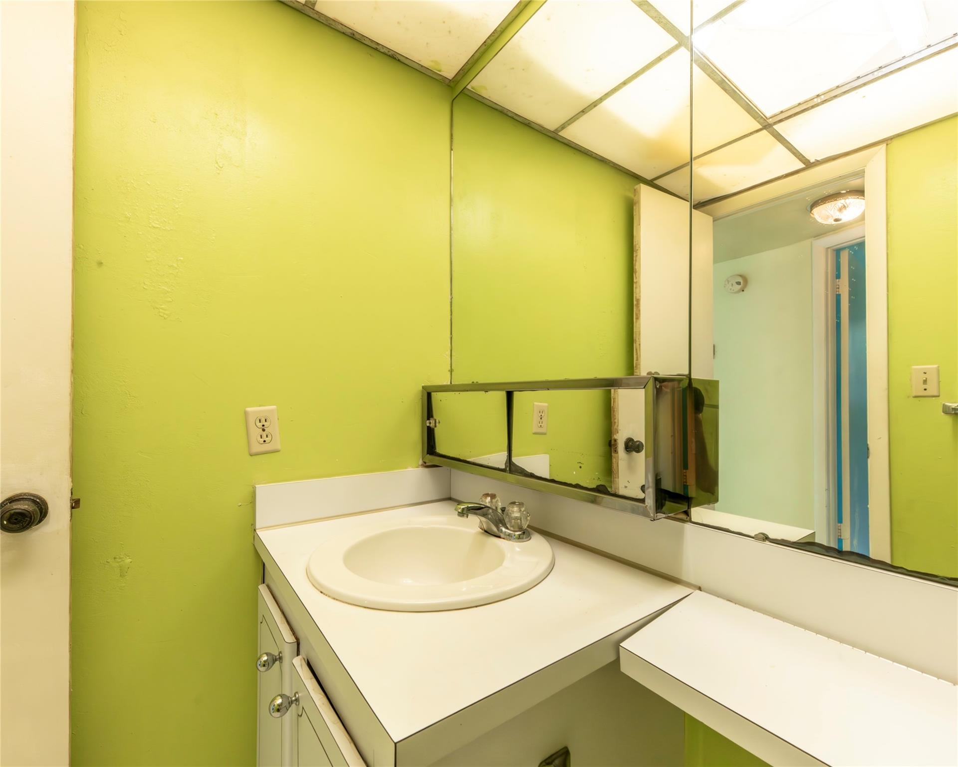 2871 E Sunrise lakes dr 212