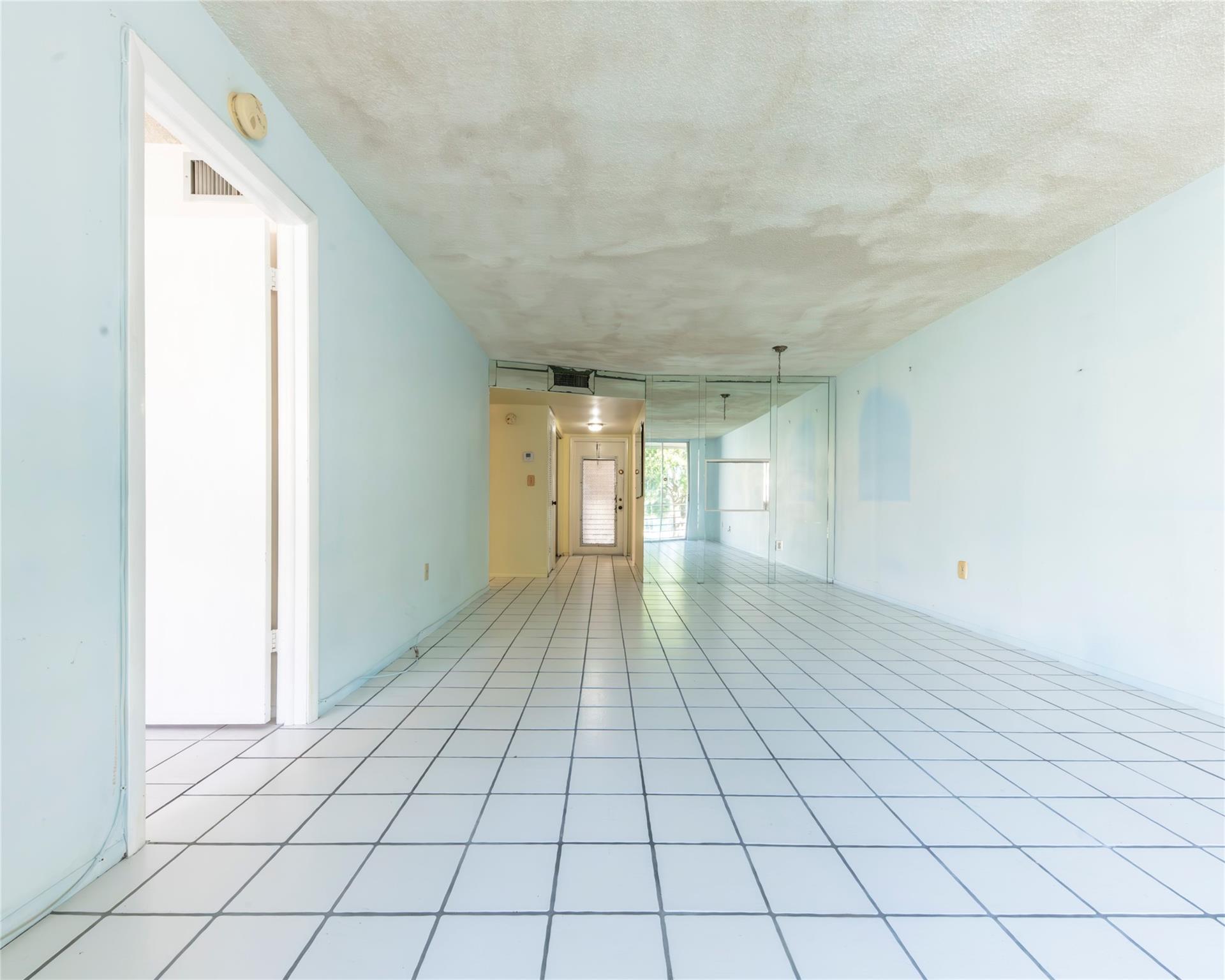 2871 E Sunrise lakes dr 212